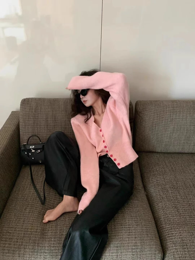 2025早秋新款排扣V领针织开衫毛衣外套休闲百搭显瘦上衣女设计感