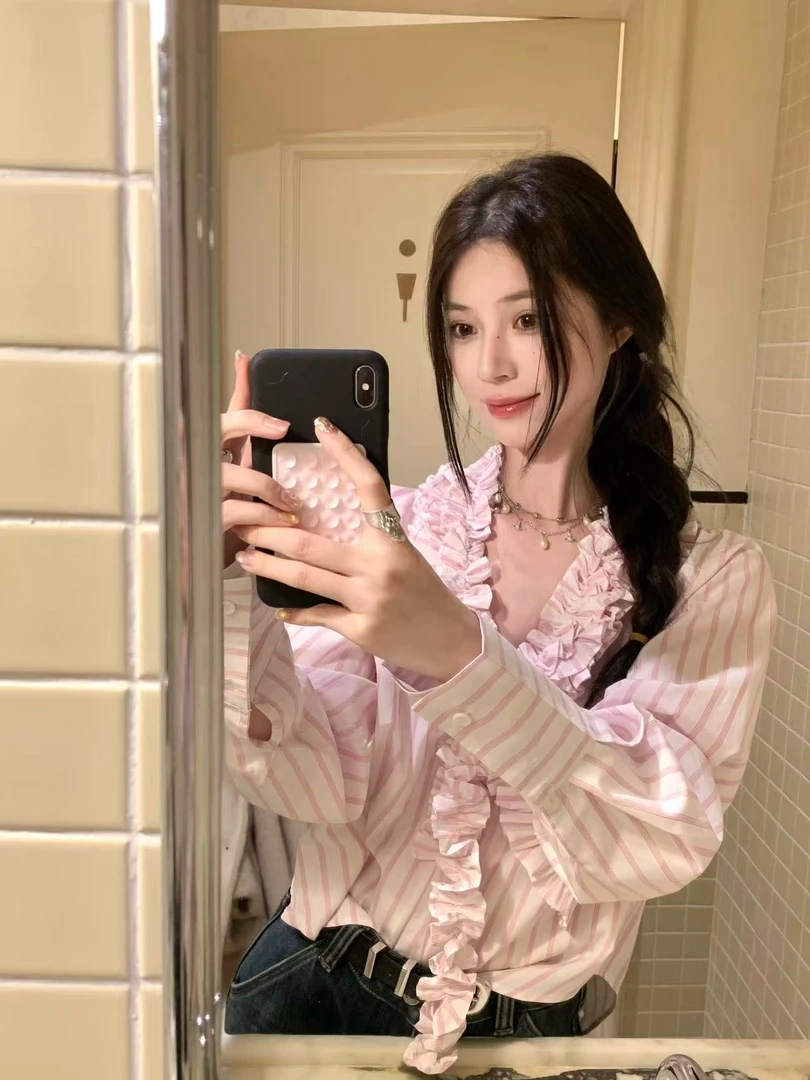 粉色设计感小众木耳边条纹衬衫女春季2025法式宽松慵懒衬衣上衣潮