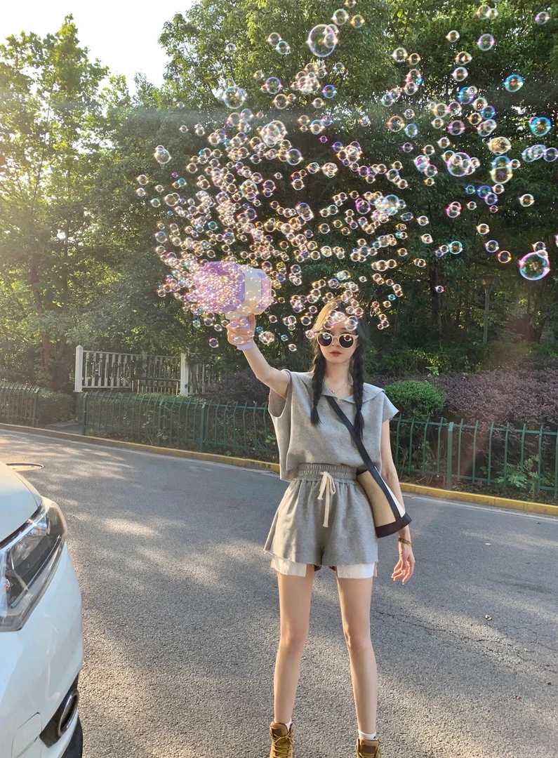 2025夏季新款运动套装女设计翻领短袖上衣随性时髦灰色短裤两件套