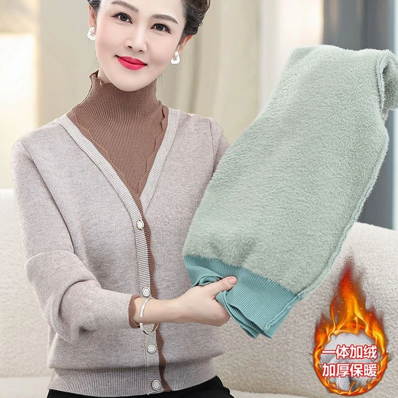 妈妈加绒加厚毛衣女新款洋气假两件上衣中老年秋冬内搭针织打底衫