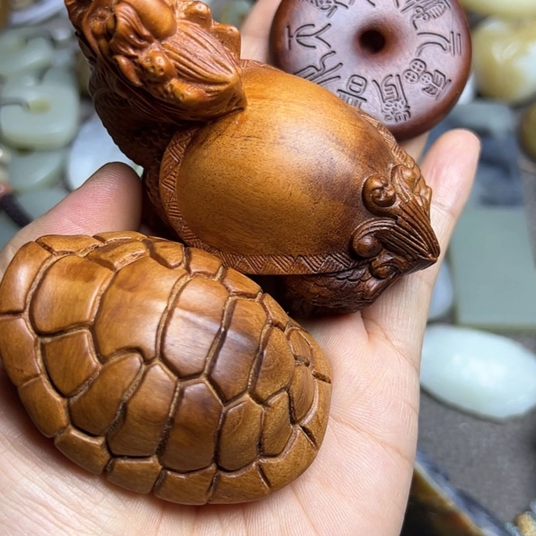 【闪购商品】透闪石质玉挂件未镶嵌梨*