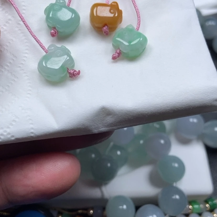 【闪购商品】翡翠颈饰未镶嵌