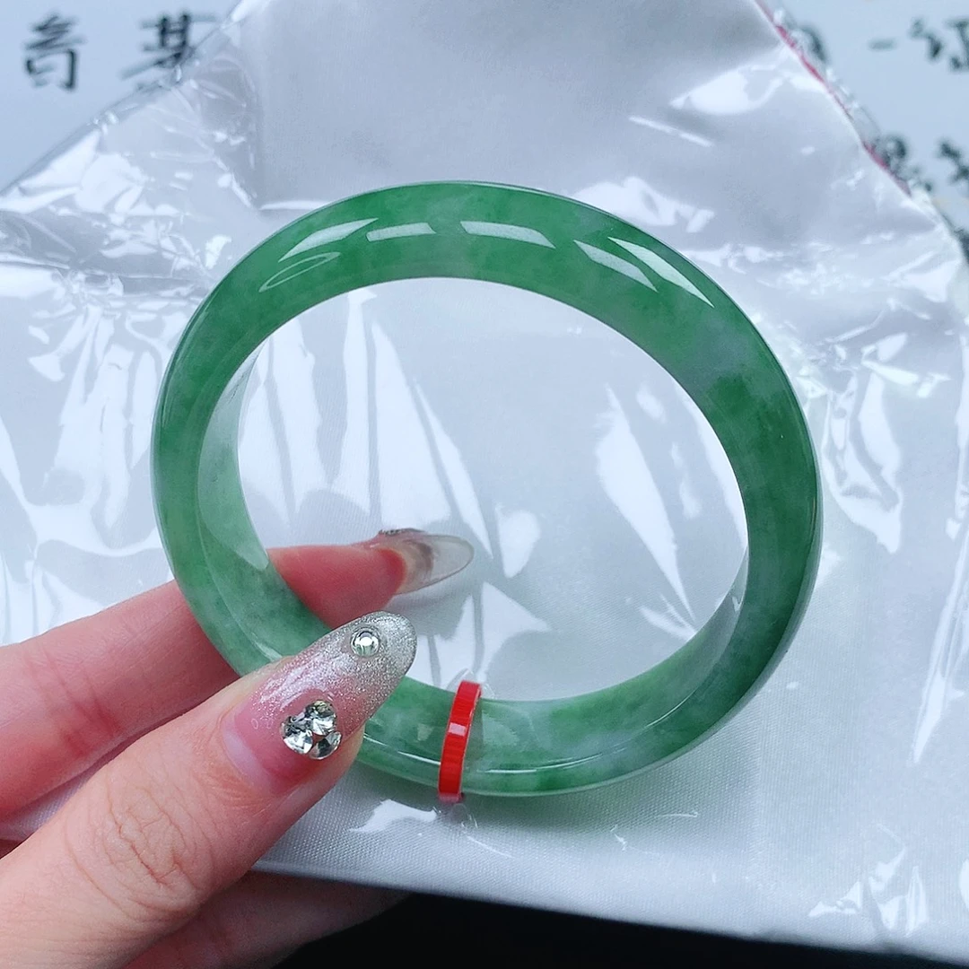 翡翠手镯未镶嵌58圈