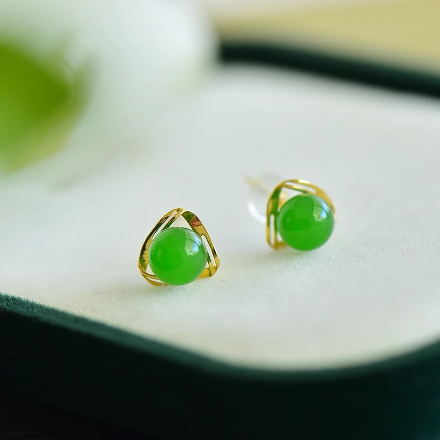 18k金镶嵌天然和田玉碧玉小圆珠风车款约6