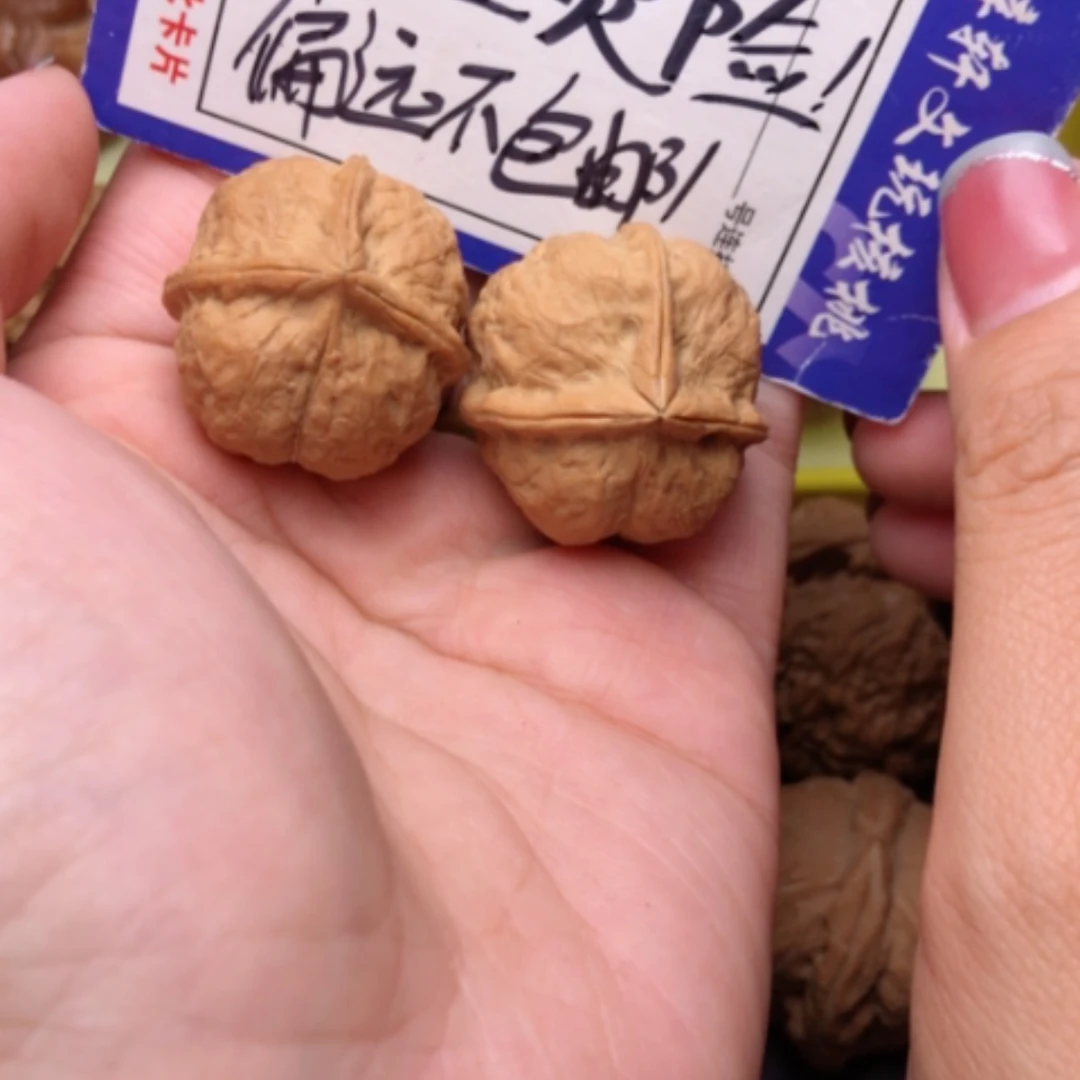【闪购商品】核桃核雕$**$三棱全品