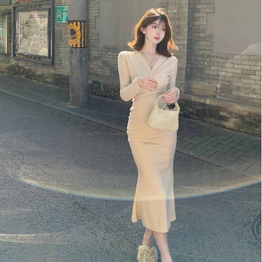 佐佐家小个子 v领褶皱长袖打底连衣裙女秋季修身显瘦长款鱼尾裙子