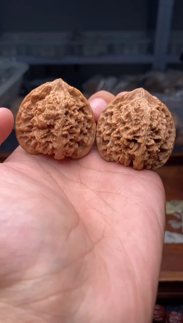 【闪购商品】文玩核桃把件a30号40尺满天星