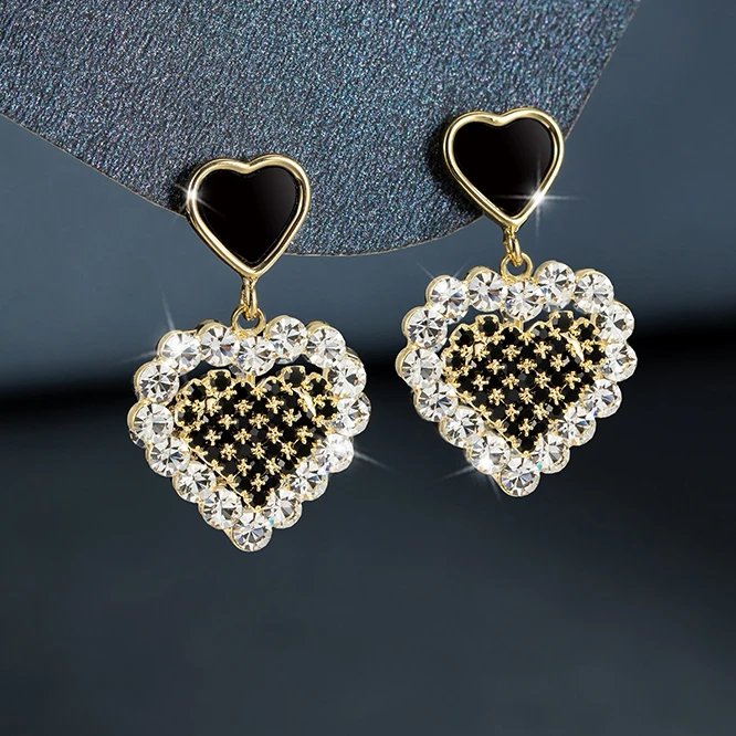 铜合金合成锆石耳饰 精致黑色爱心高级感时尚耳环气质轻奢