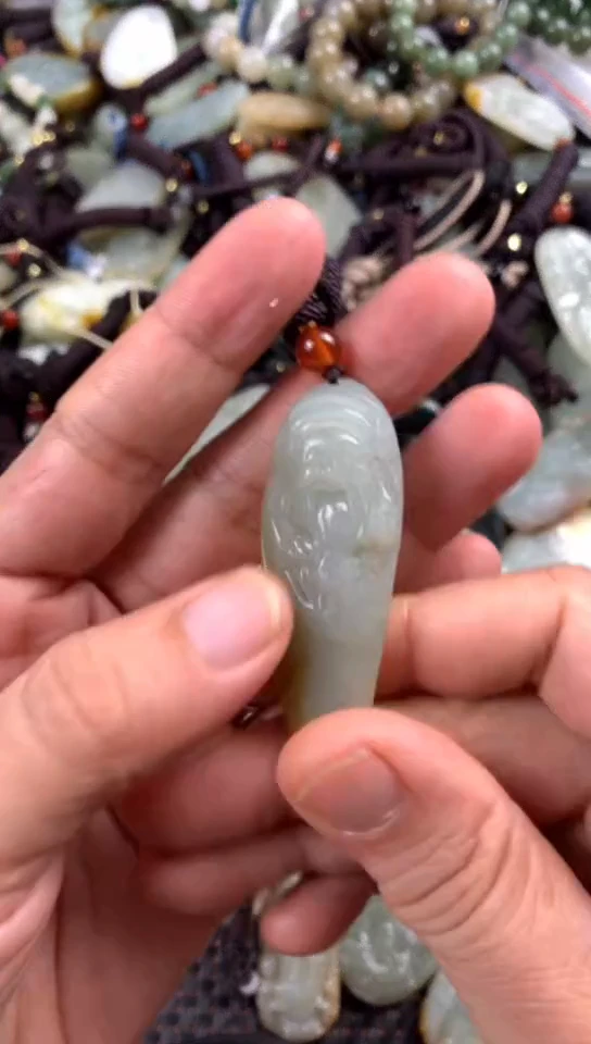 【闪购商品】和田玉颈饰未镶嵌多样性发货没有证书.拍一发一,有瑕