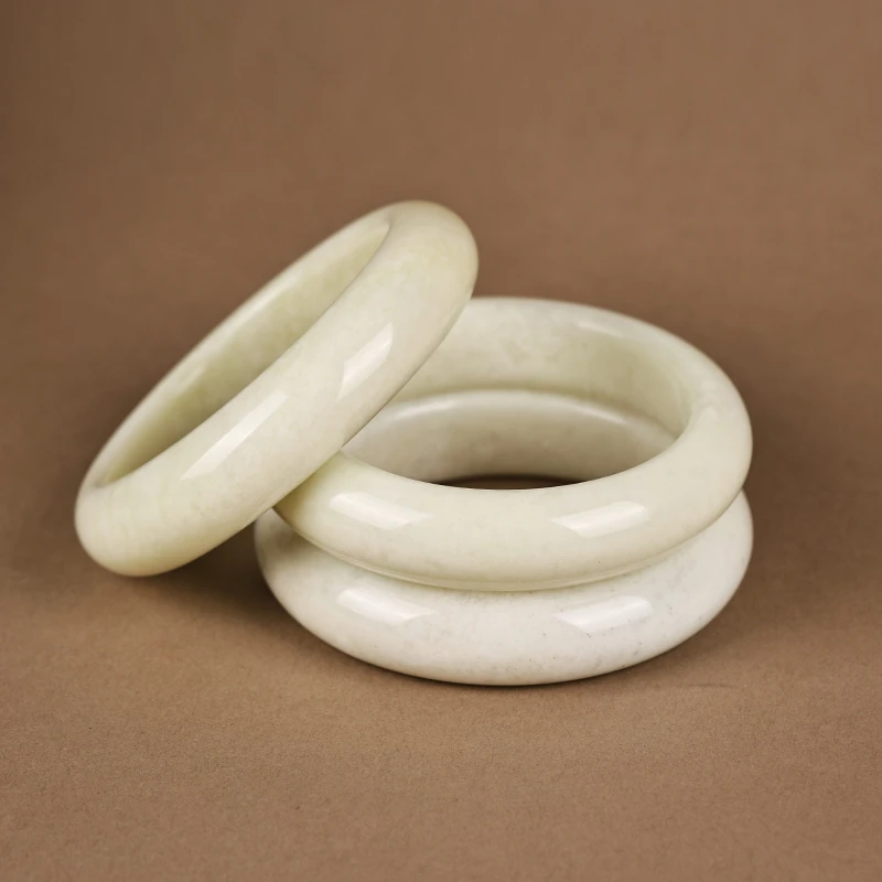 白月光象牙白手镯女款时尚百搭送妈妈