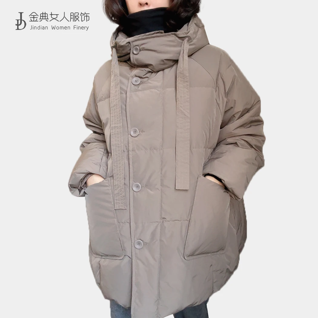 【金典女人服饰】冬季连帽抽绳大口袋白鸭绒保暖羽绒服  中长款8207