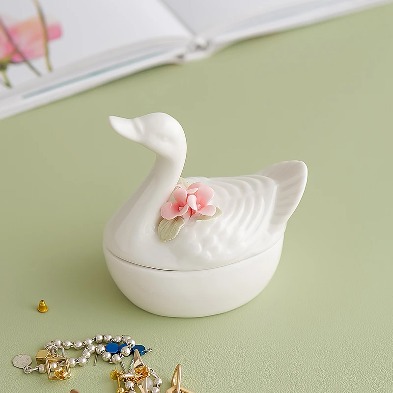 白瓷天鹅饰品盒陶瓷桌面摆件饰品戒指项链小收纳盒创意情人节礼品