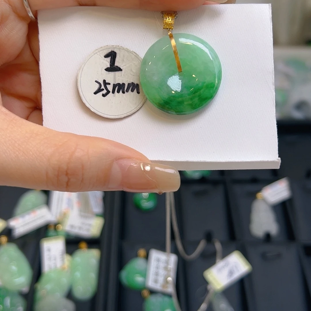 翡翠颈饰18K金镶嵌翡翠