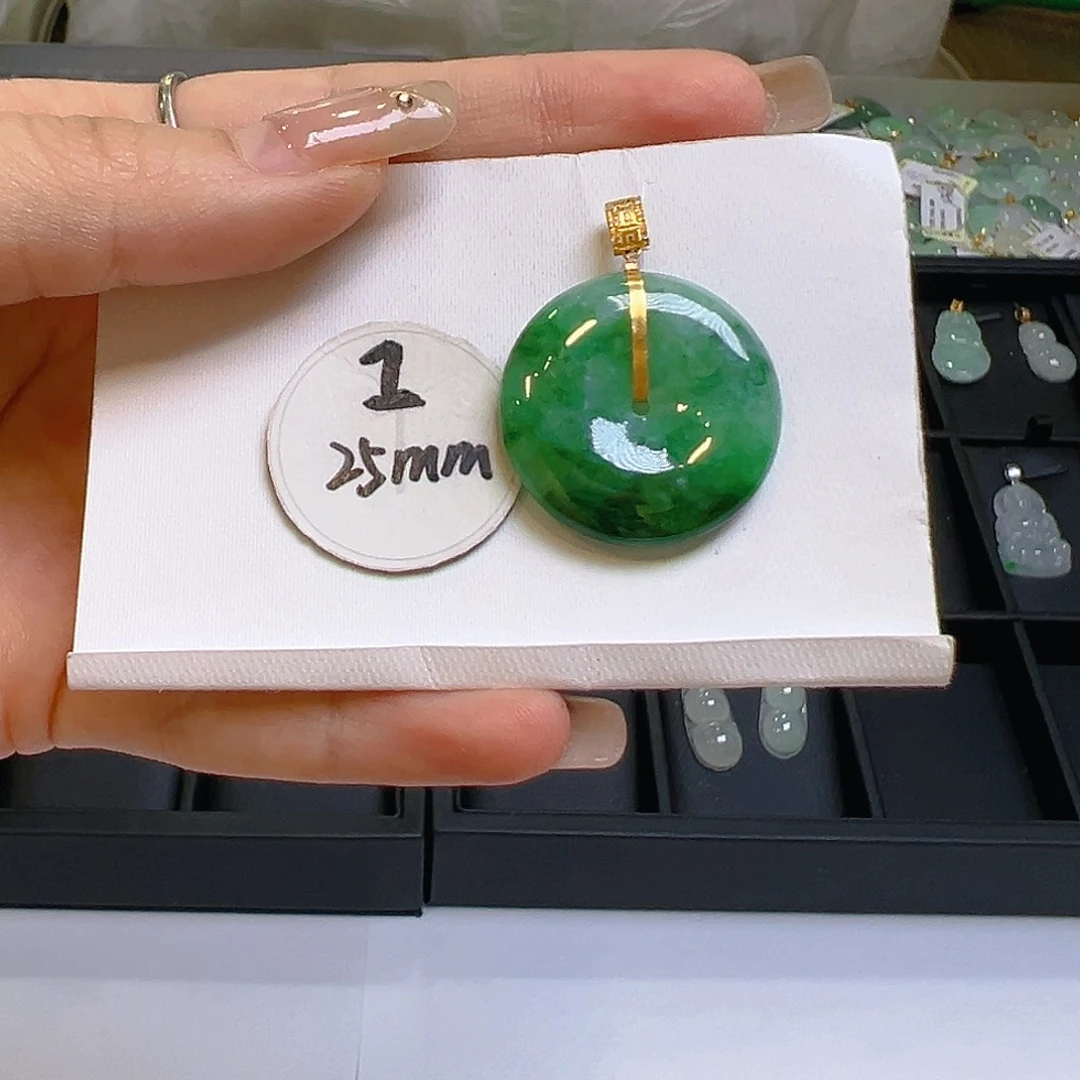 翡翠颈饰18K金镶嵌翡翠