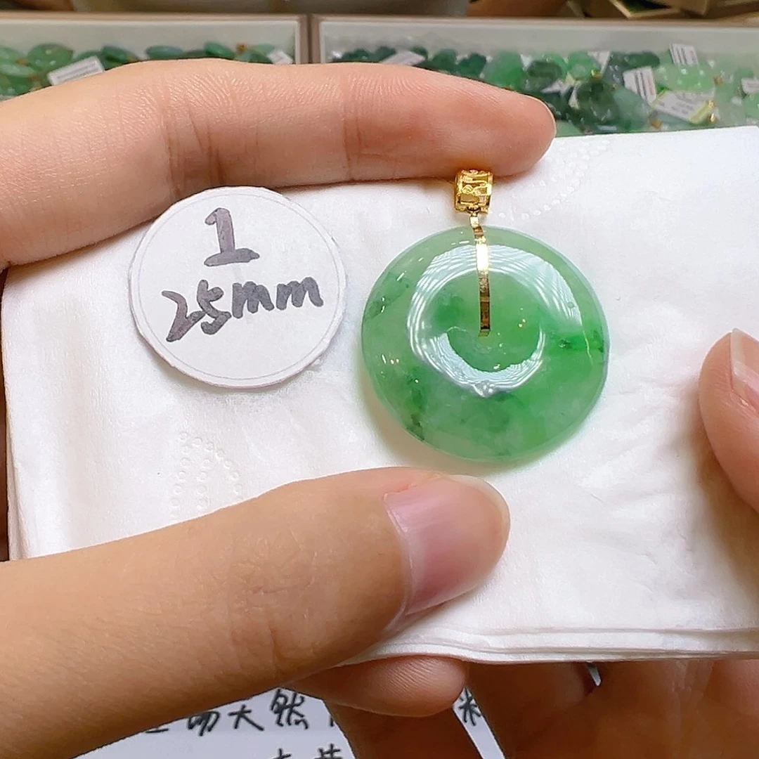 翡翠颈饰18K金镶嵌翡翠
