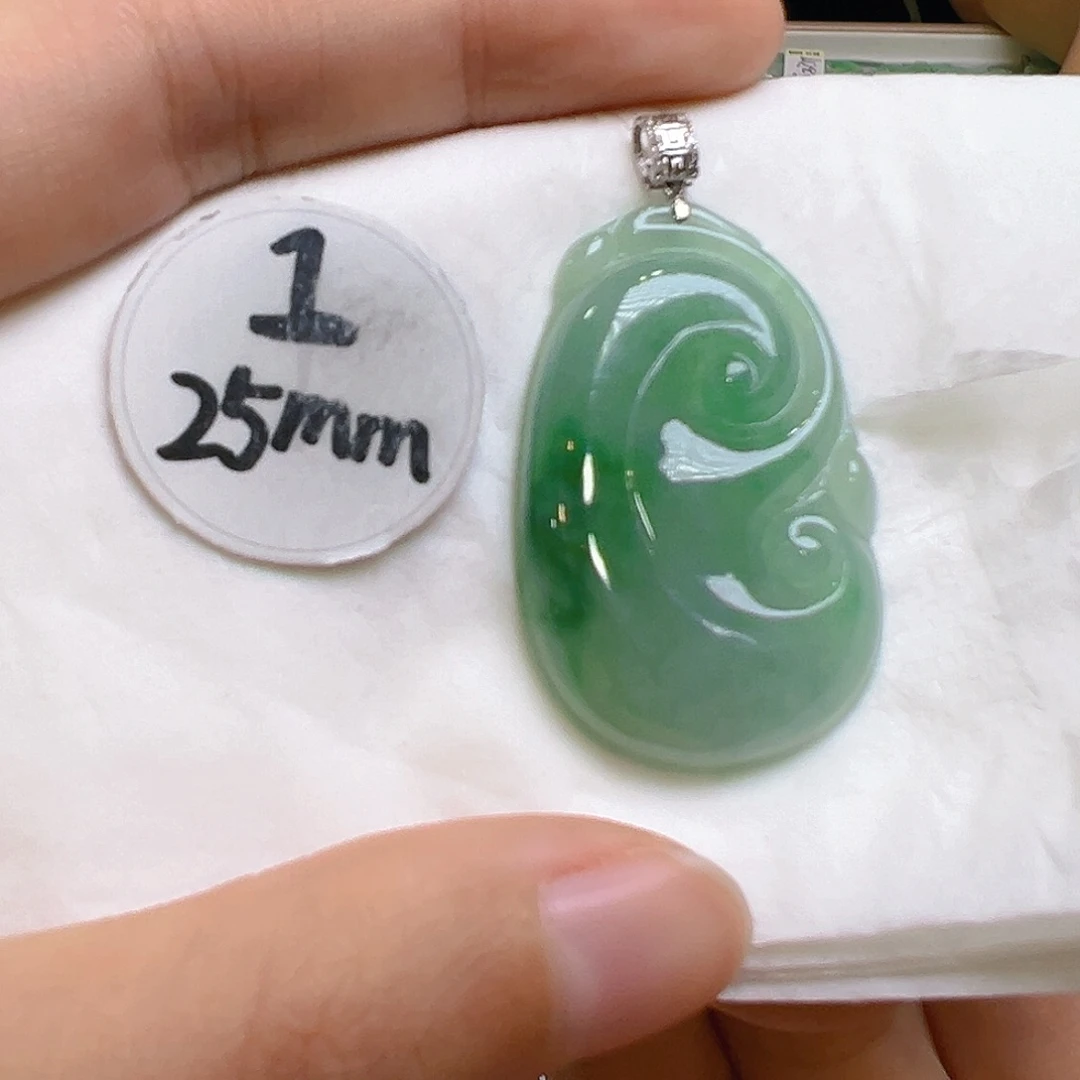 翡翠颈饰18K金镶嵌翡翠