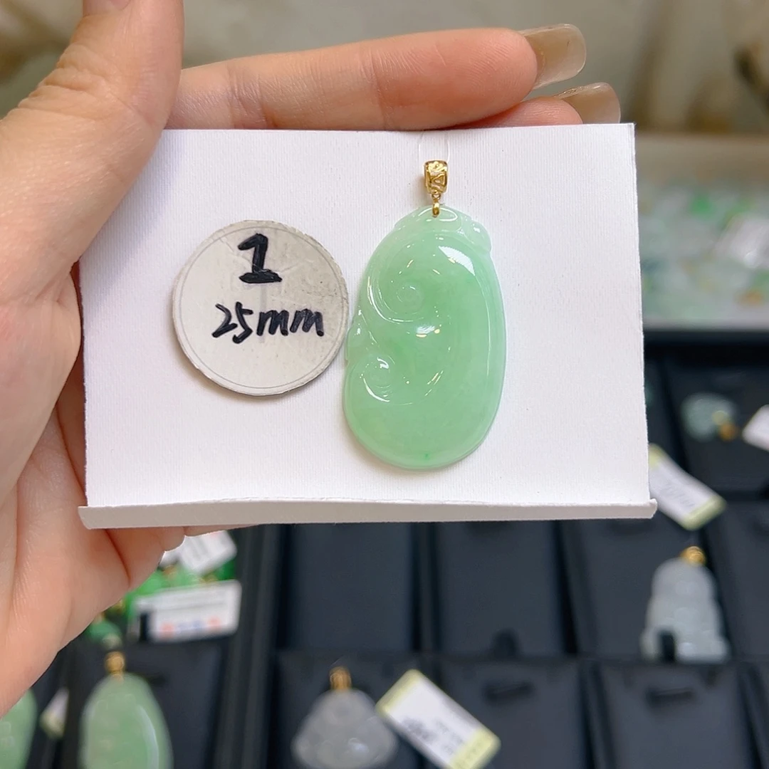 翡翠颈饰18K金镶嵌翡翠