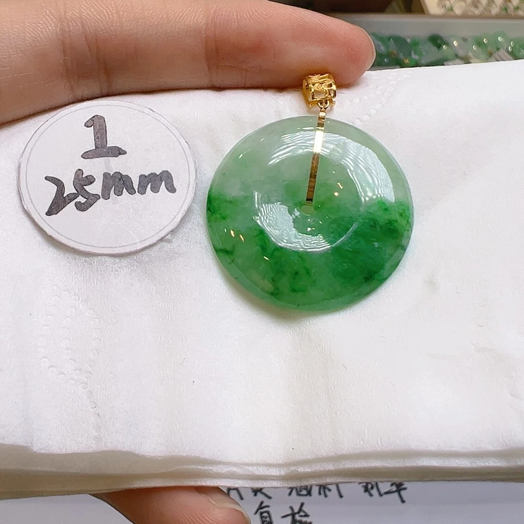 翡翠颈饰18K金镶嵌翡翠