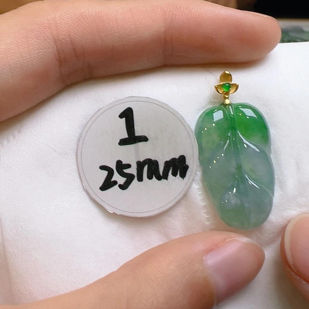 翡翠颈饰18K金镶嵌翡翠