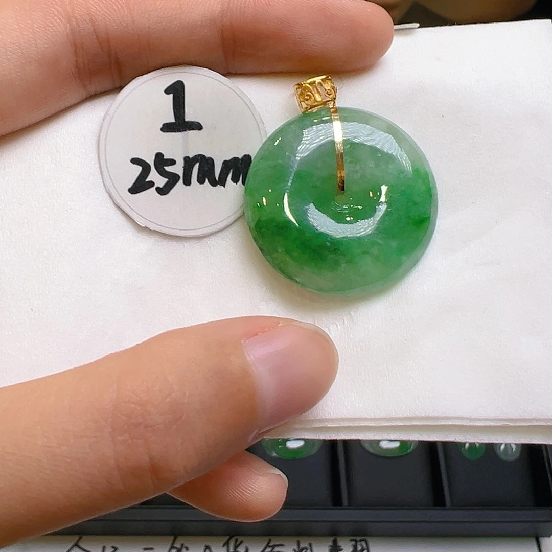 翡翠颈饰18K金镶嵌翡翠