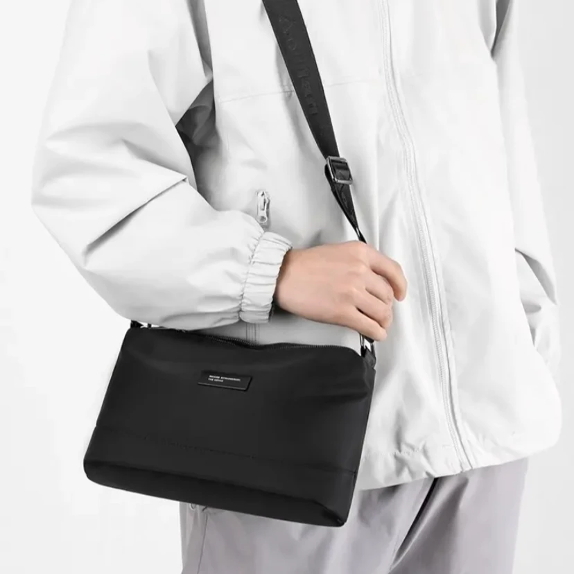 奥天新款简约时尚单肩斜挎包横款多层潮流牛津包女包防水百搭