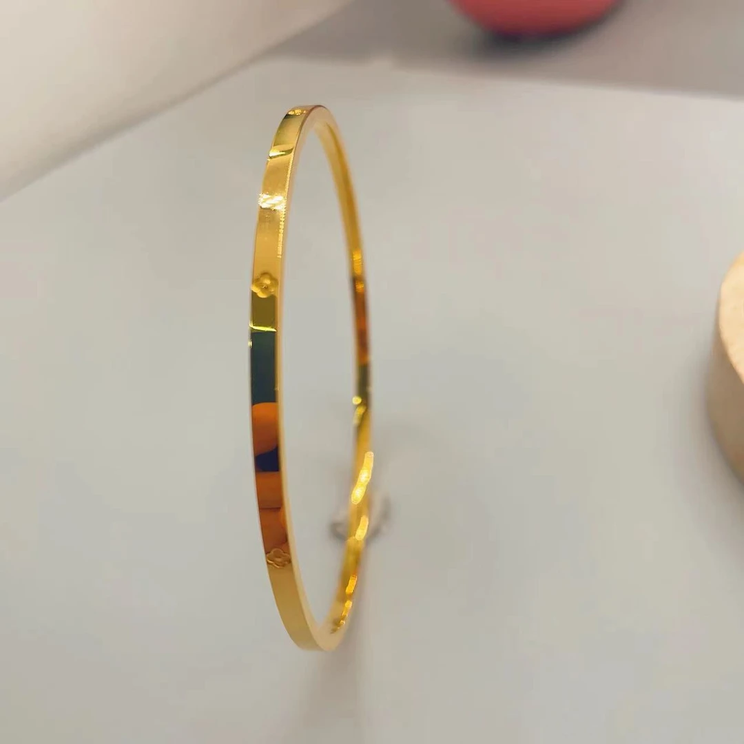 卡2.5mm四叶草手镯+专柜首饰盒