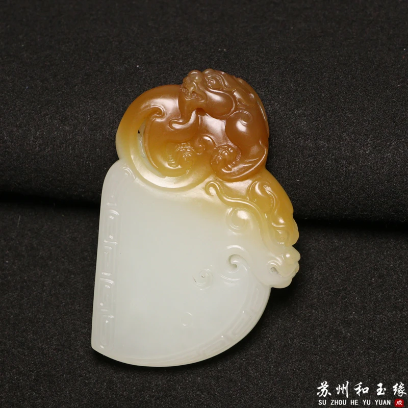 新疆和田玉且末金山糖白府上有龙牌玉石吊坠苏工男士挂件女款项链