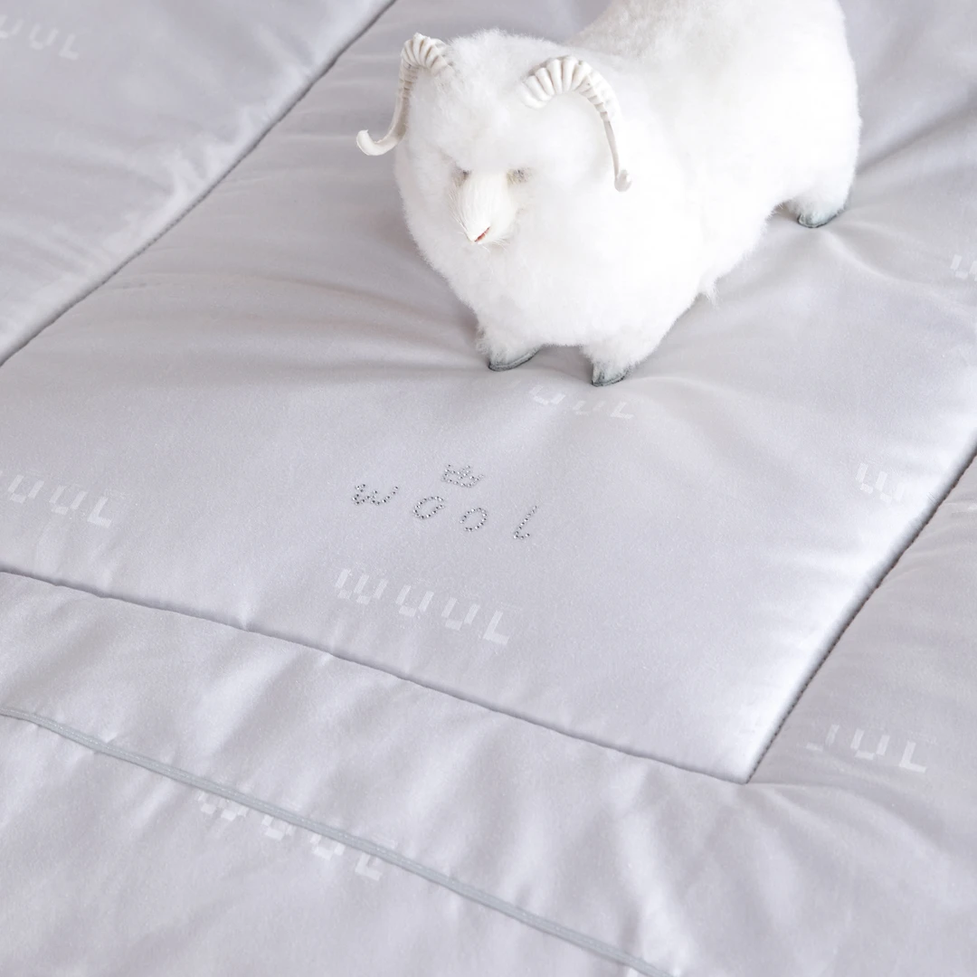 喜洋洋新氧澳毛春秋被纯色透气防螨