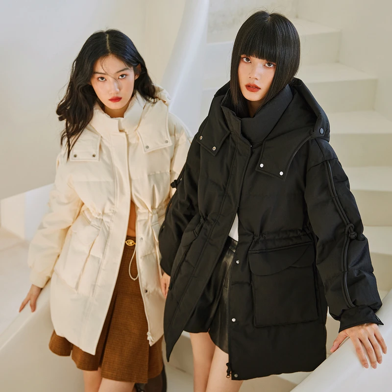 艾莱依-新款羽绒服复古国风交叠盖袋时尚连帽保暖中长外套1360