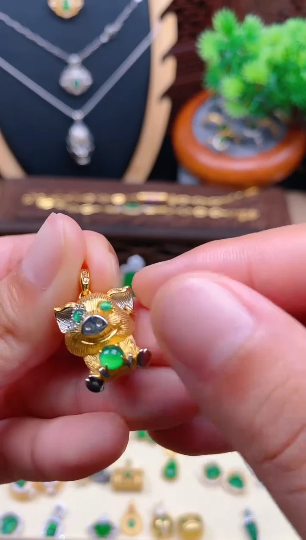 【闪购商品】翡翠颈饰银S925镶嵌小猪