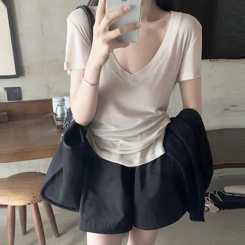 纯欲修身低V领面膜短袖t恤女夏季2025新款微透辣妹性感茶艺风上衣