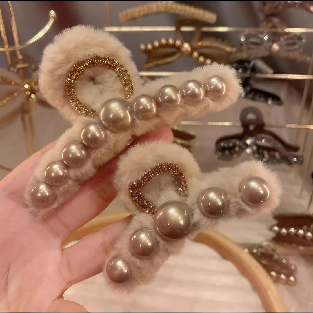 精致秋冬毛毛珠珠抓夹女高级感后脑勺盘发鲨鱼夹发卡毛绒发夹头饰