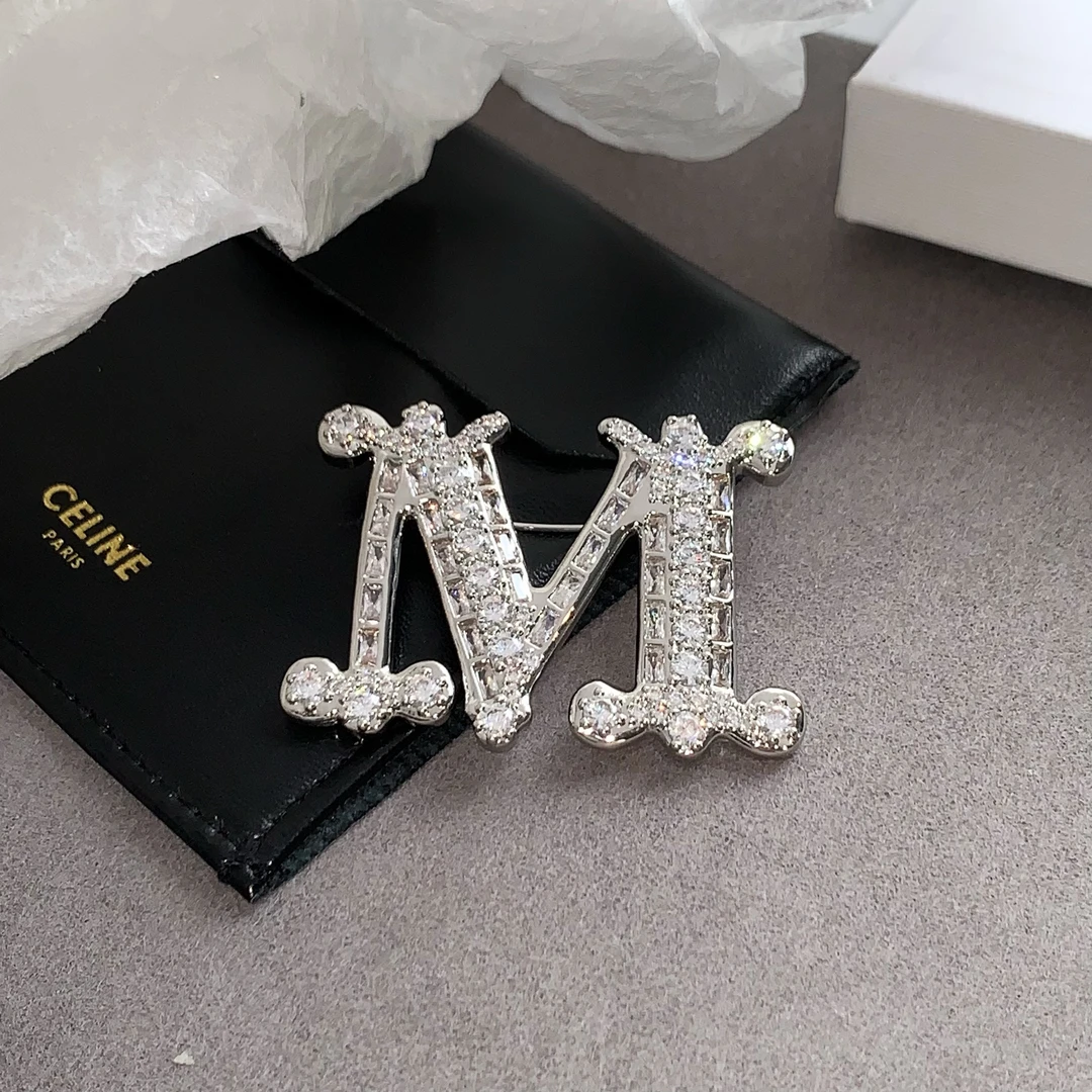 米梵缇 铜合金胸针 M字母大衣高档胸花女小众毛衣小香别针 B1-041