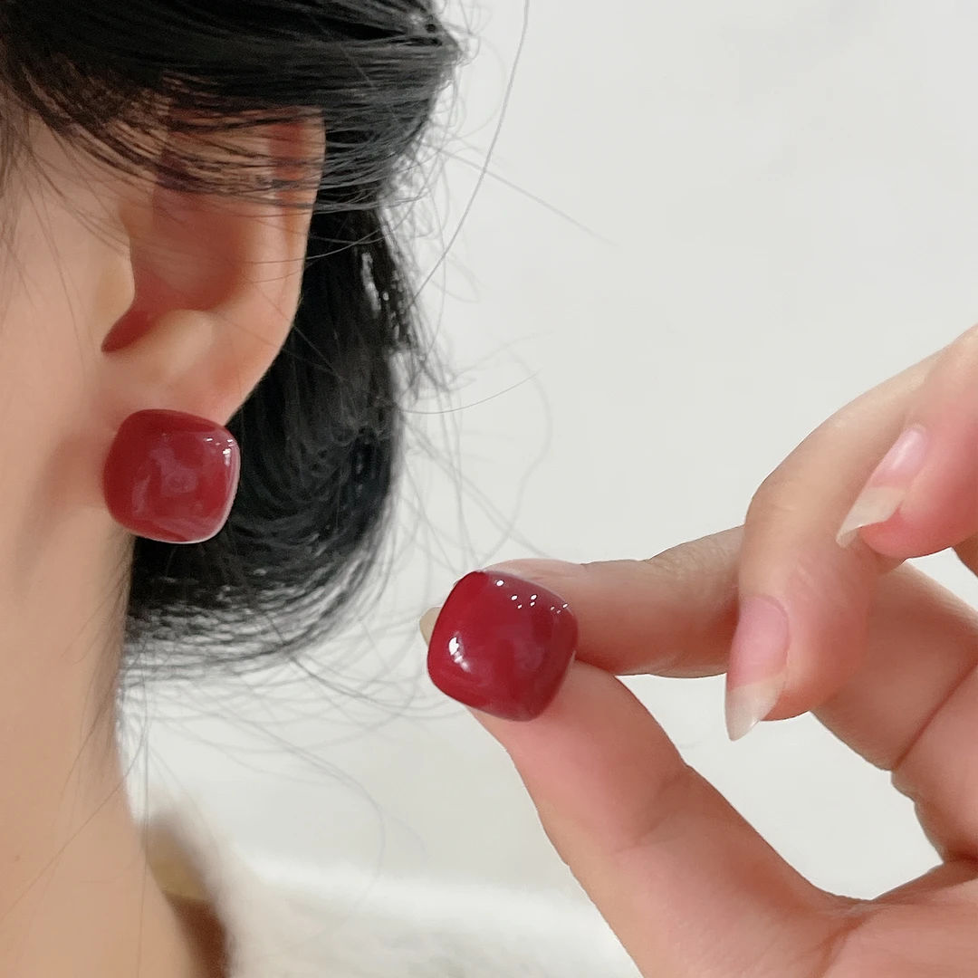锌合金耳饰 复古红色方块耳钉女轻奢高级感气质港风百搭耳环耳饰