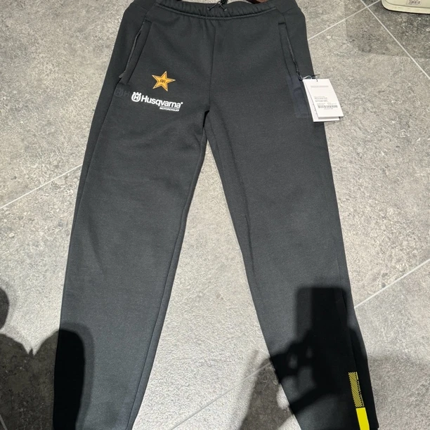 胡思瓦娜RS系列黑色运动长裤3RS230041004