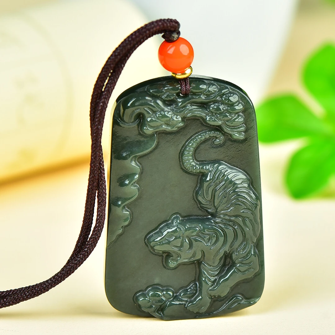 天然和田玉吉祥虎牌吊坠挂件虎虎生威牌子双面雕刻项坠玉佩男女款