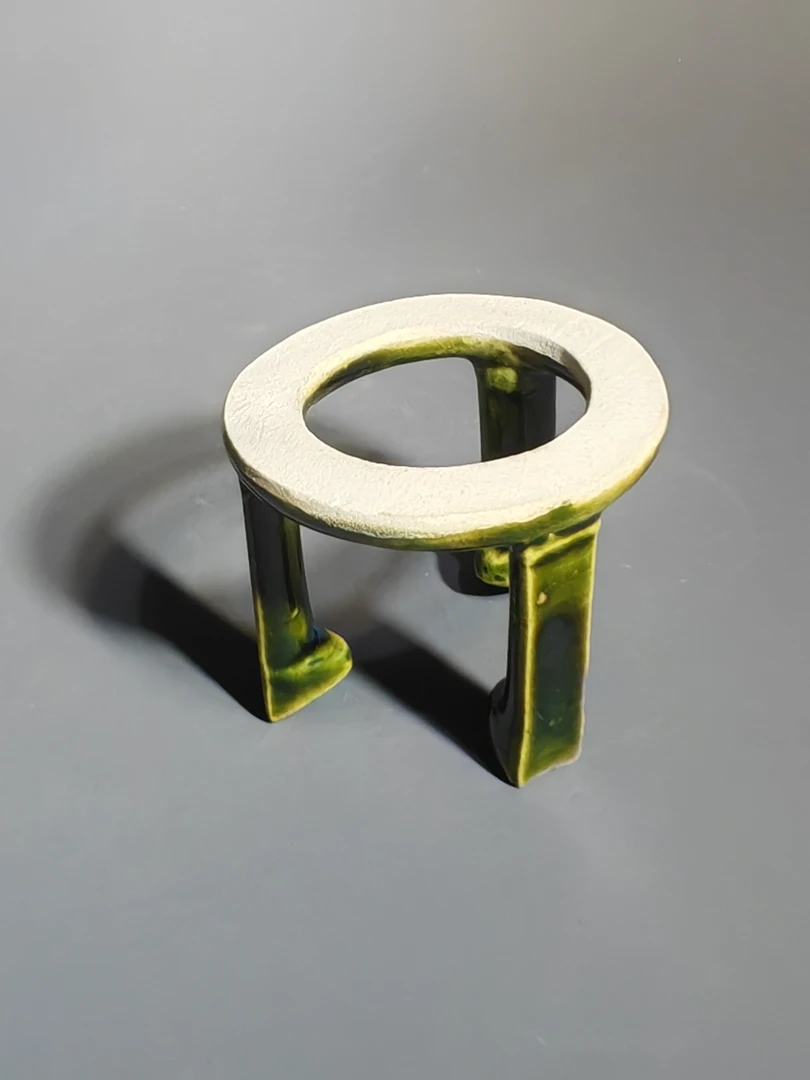 144绿色盖置一只盖章摆件，他是伍德形状的盖织特别漂亮