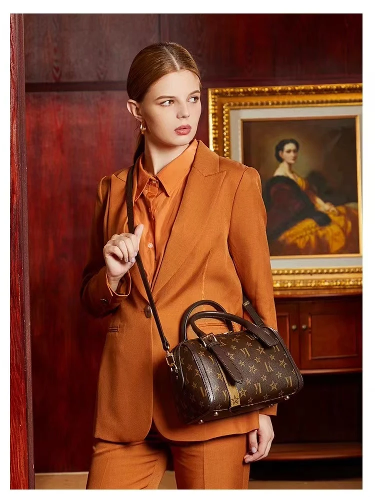 LK轻奢波士顿枕头包女手提单肩包百搭时尚小包(6933)