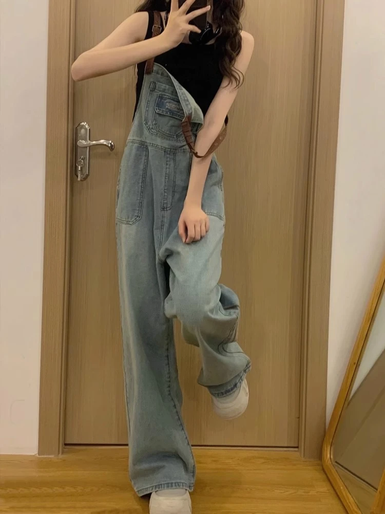 设计感炸街背带裤女夏季新款宽松显瘦减龄高腰复古直筒吊带牛仔裤