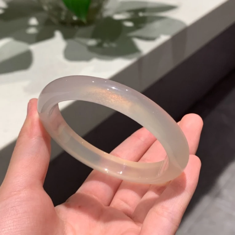 天然玛瑙浅香槟灰雪花棉正圈～58➕圈口