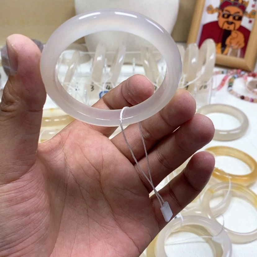 【闪购商品】玛瑙/玉髓手镯未镶嵌秋***