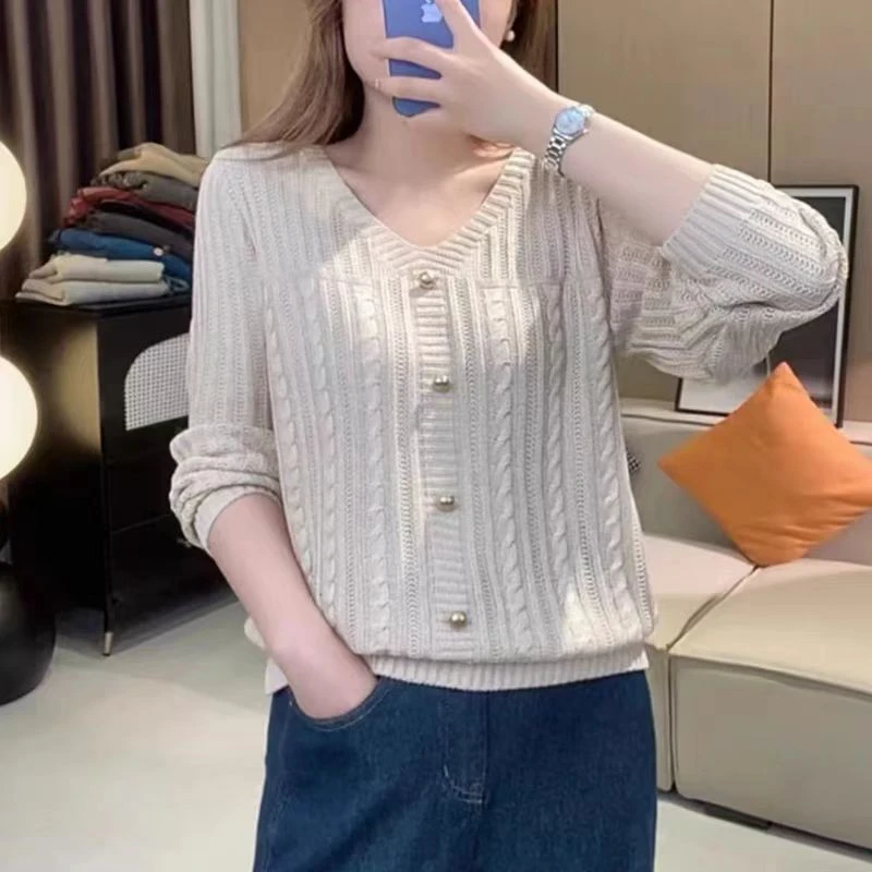V领复古麻花金属扣秋季针织衫女夏长袖设计感宽松百搭上衣早秋款