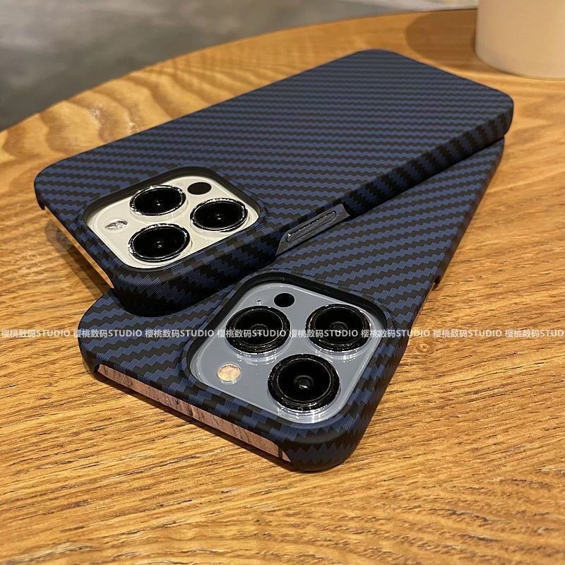 高档蓝色碳纤维纹半包适用iphone13promax苹果12手机壳11超薄14硬