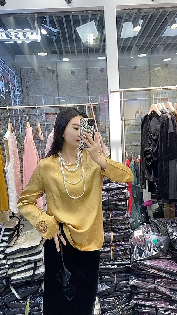 新款时尚百搭三个颜色打底衫