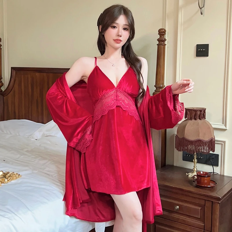 吊带睡衣女性感冬天金丝绒睡裙冬季2024新款带胸垫蕾丝小个子套装