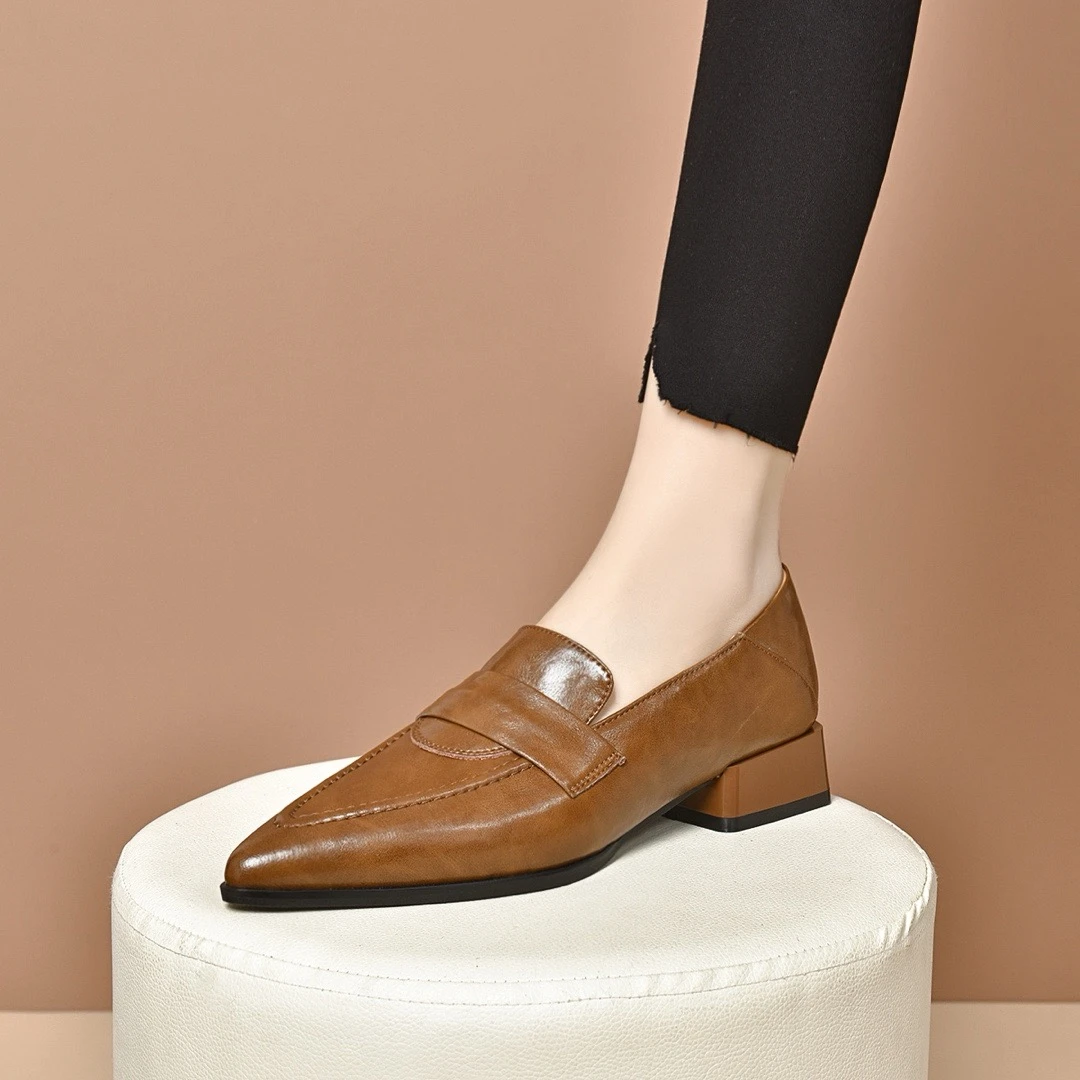 2025年新款法式气质小皮鞋粗跟尖头乐福鞋时尚休闲百搭低跟单鞋女