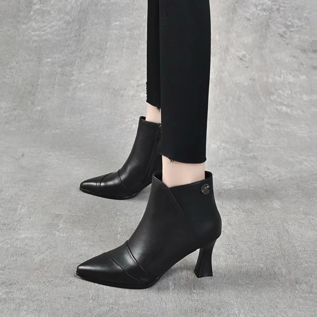 真皮高跟短靴2025秋冬新款软皮粗跟尖头裸靴春秋单靴中跟加绒皮鞋