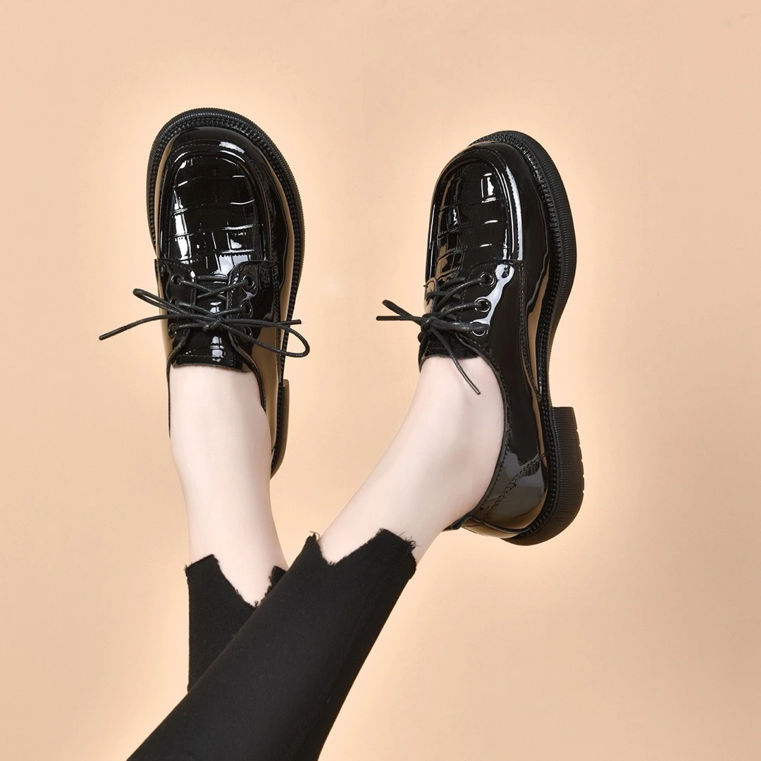 2025年新款春秋单鞋平底英伦风系带真皮宽头皮鞋女漆皮百搭大头鞋