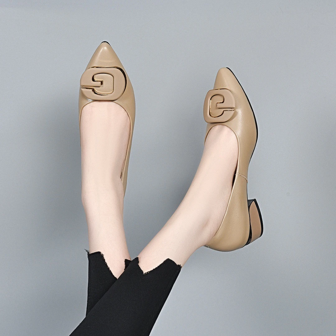 尖头浅口单鞋女2024年新款春季粗跟小皮鞋软底低跟春款平底真皮鞋