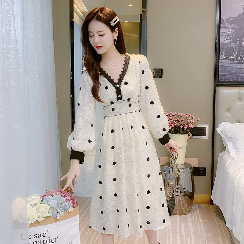 1872法式设计感小众长袖2024秋冬季连衣裙轻奢名媛V领泡泡袖长裙